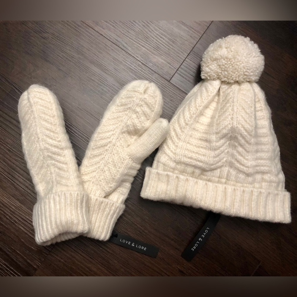 BNWT Love & Lore Cozy Oatmeal Knit Hat and Mittens Set - Picture 4 of 4